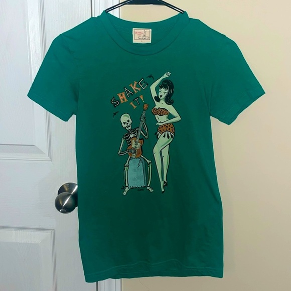 “Shake It!” Rockabilly Gothabilly Mischief Made Retro Pinup Graphic Tee Shirt - Picture 1 of 3